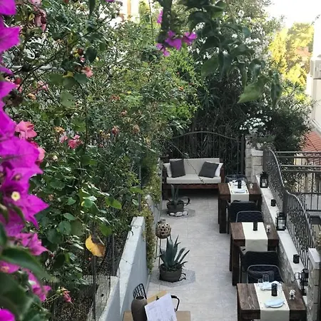 Melani Hvar *