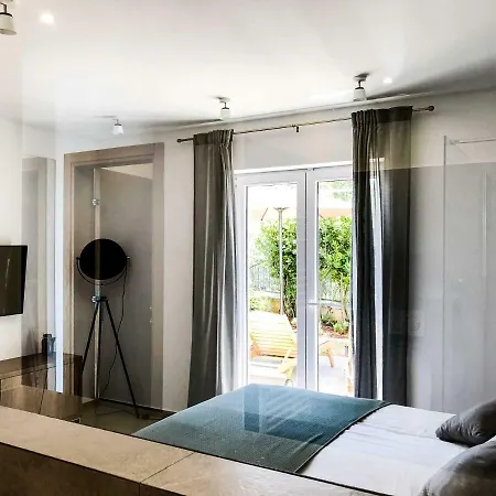 Melani Hvar 흐바르