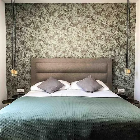 Melani Hvar 흐바르